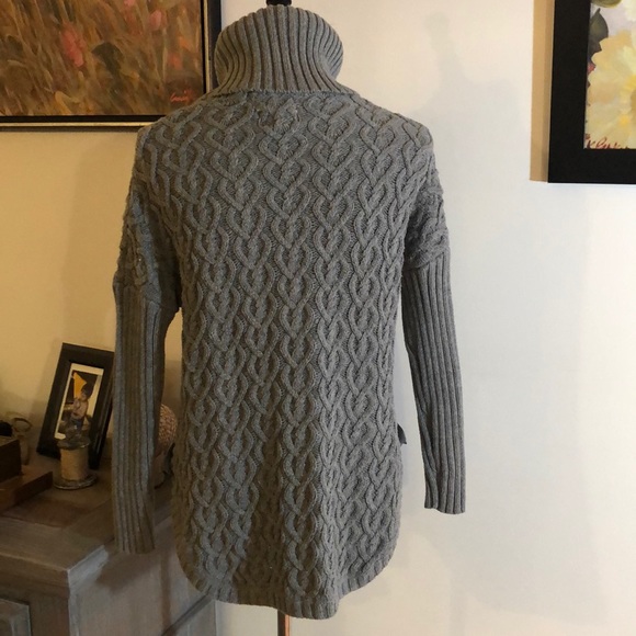 TRADE WITH @enap75 Textured Turtleneck Sweater - Picture 4 of 5